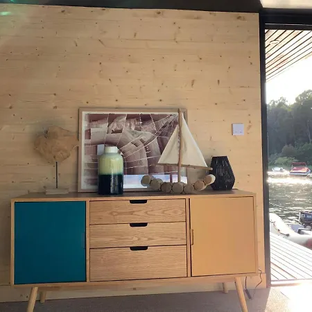 Houseboat Reina Sofia River View Gondarém