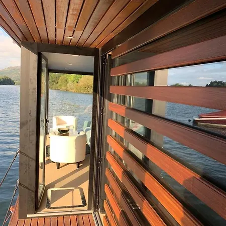 Houseboat Reina Sofia River View بوتيل *