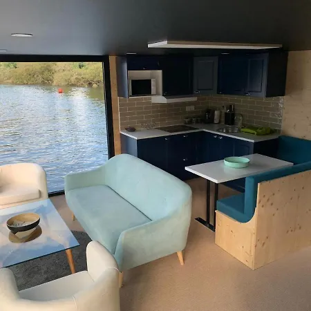 Houseboat Reina Sofia River View Gondarém