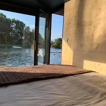 بوتيل Houseboat Reina Sofia River View *