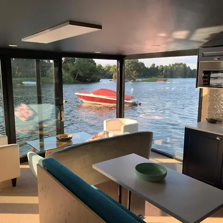 Houseboat Reina Sofia River View Gondarém