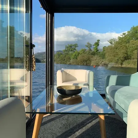 Houseboat Reina Sofia River View بوتيل *